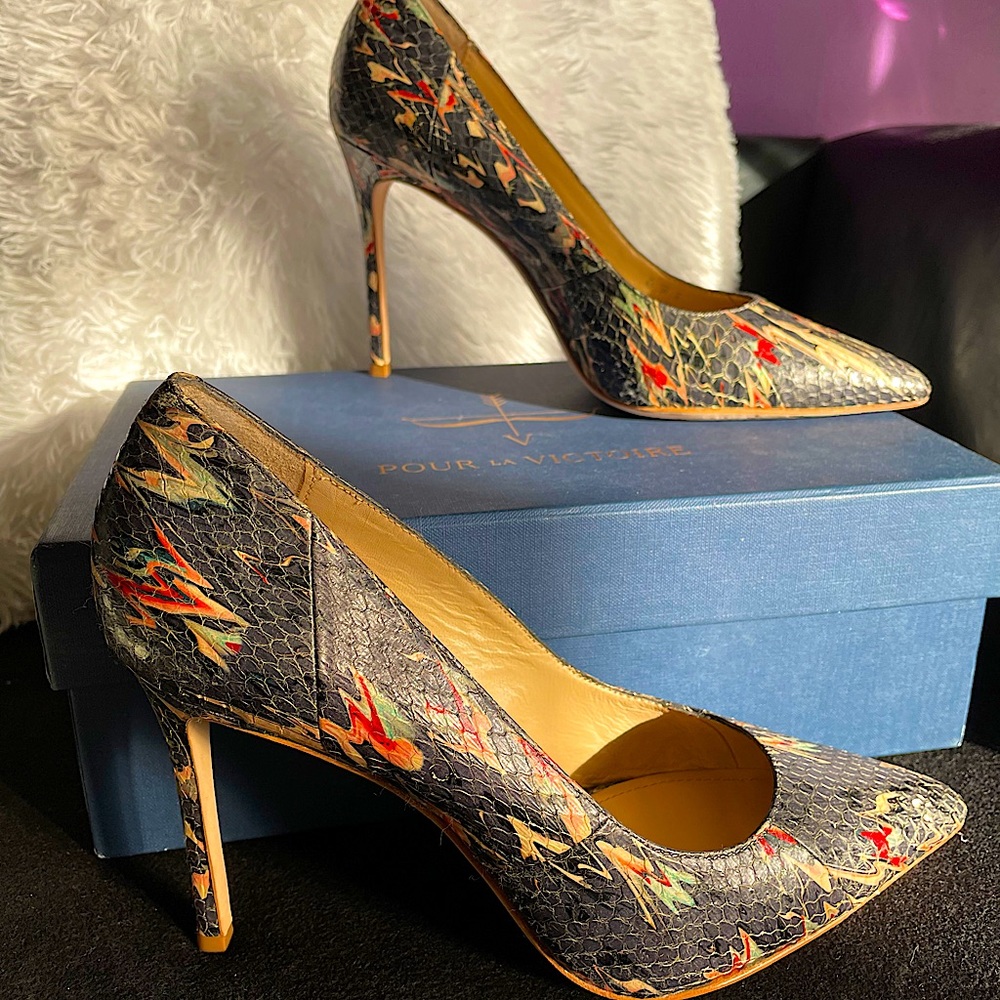 Pour La Victoire pumps, snake skin & leather